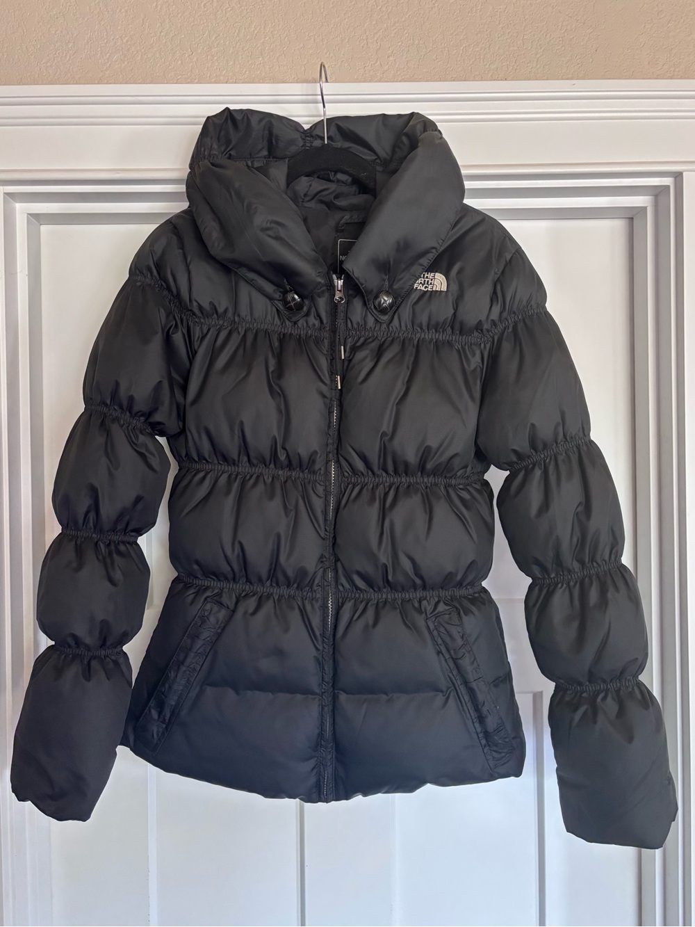 The North Face Black Quilted Women's 550 Fill Goose Down Puffer Coat with Hood M